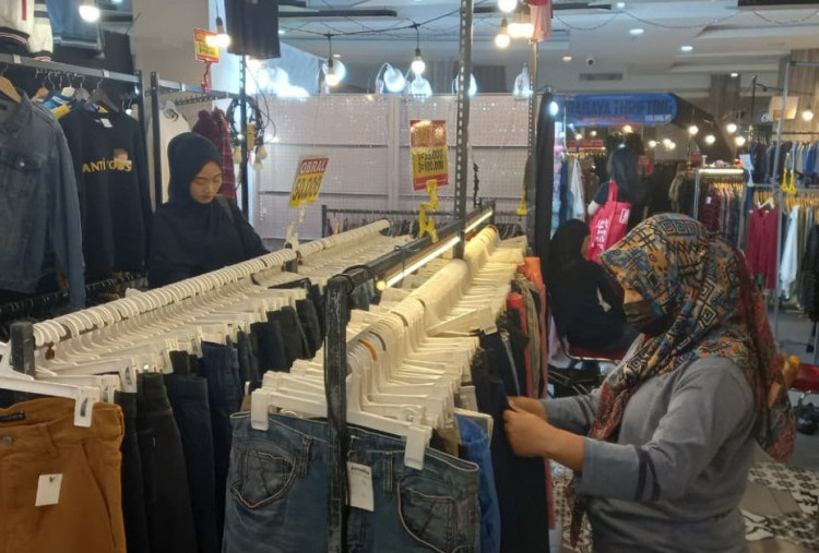 Surabaya Thrifting Wadahi Selera Tren Fashion Anak Muda dengan Harga Terjangkau