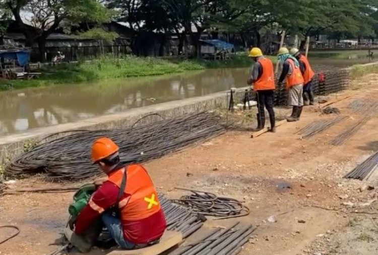  Pemkot Tangerang Lanjutkan Pembangunan Jalan Sisi Saluran Cisadane Barat