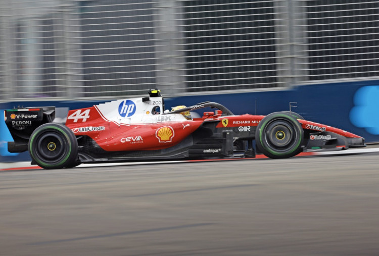 Sprint Race Grand Prix Singapura, Sabtu (10 Oktober), Hujan lebat mengguyur Singapura hanya sekitar sepuluh menit sebelum Sprint. Memaksa F1 menunda start hingga 30 menit. Ketika lomba berjalan, khas lomba basah, banyak insiden terjadi mengakibatkan yellow flag dan safety car. Foto: Dewo Pratomo (Dhewayono) / Disway