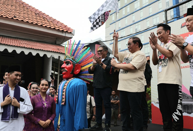 Hasto Sampaikan Pesan Megawati ke Peserta Napak Tilas Sumpah Pemuda