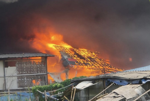 ﻿Waduh! Kebakaran Habiskan Pabrik Plastik di Kalideres, Petugas Damkar Sampai Kewalahan