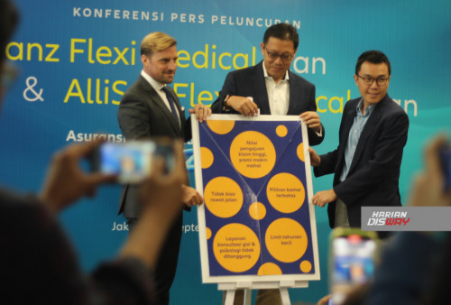 Ka-ki: Brandon Heng, Chief Technical Officer Allianz Life Indonesia, Achmad K. Permana, Direktur Utama Allianz Life Syariah Indonesia dan Alexander Grenz, Country Manager & Direktur Utama Allianz Life Indonesia.