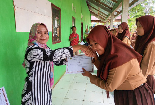 Yayasan Pengeran Mangku Yudha Madrasah 'Aliyah Blambangan Lepas Siswa dan Bagi Raport
