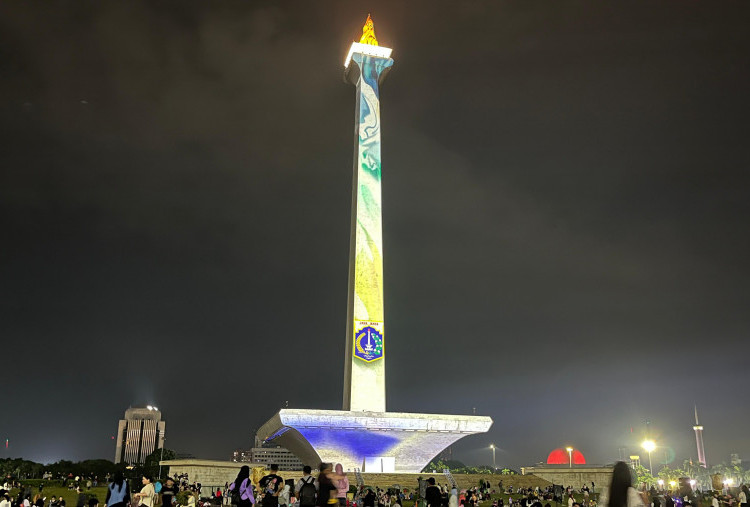Monas Hujan, Warga Tetap Antusias Nantikan Perayaan Malam Tahun Baru 2026