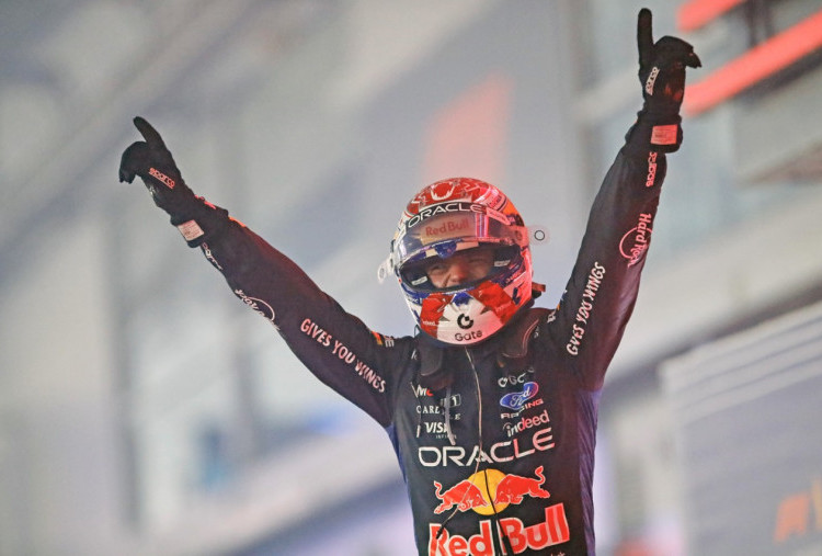 Laporan Mainbalap dari F1 GP Singapura: Verstappen Juara Tanpa Drama