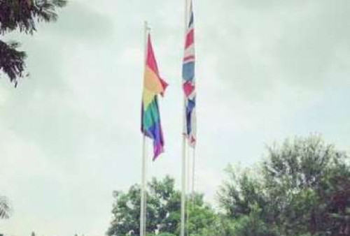 Bendera LGBT Berkibar di Langit Jakarta, Jamal: Bahaya Sudah di Halaman Kita