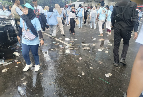 Kebangetan, Sampah Berserakan di GBK saat Kampanye Akbar Prabowo-Gibran