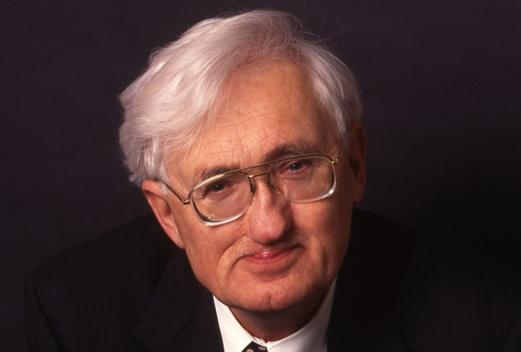 Jürgen Habermas dan Seni Berdiskusi dalam Demokrasi