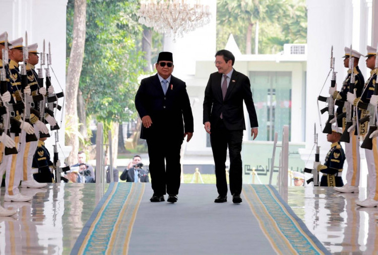 Kala Prabowo Sambut PM Singapura Penuh Hangat, 26 Kesepakatan Ditandatangani