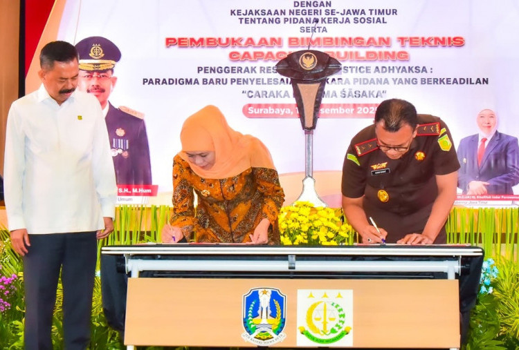 Dorong Pergeseran Paradigma Pemidanaan, Gubernur Khofifah Teken MoU Pidana Kerja Sosial 