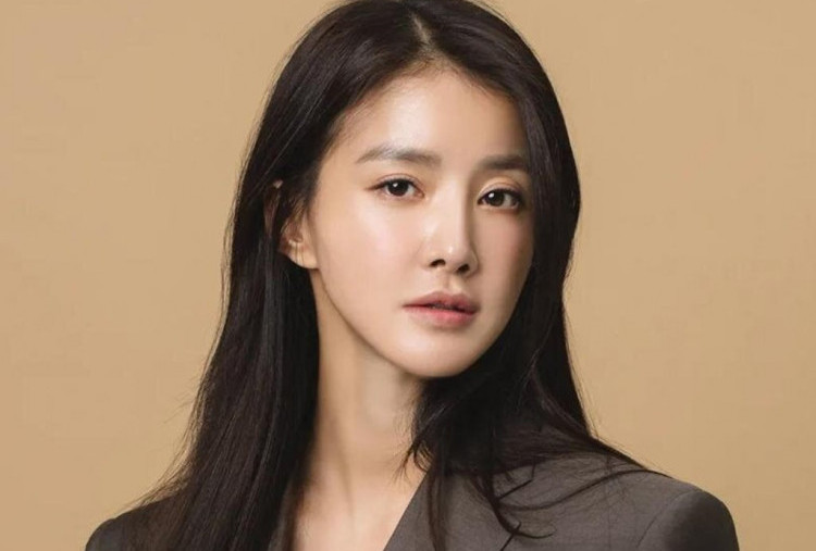 Ibu Dua Anak, Lee Si-young Dapat Kejutan di Hari Orang Tua 