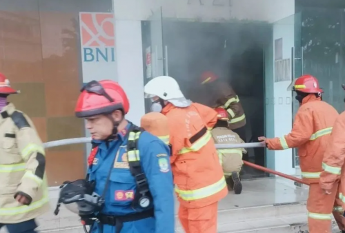 Ruko ATM BNI di Jalan Boulevard Selatan Summarecon Bekasi Terbakar