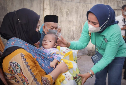 Riana Sari Bersama Dharma Wanita Biro Umum Setdaprov Lampung Kembali Salurkan Program SiGer