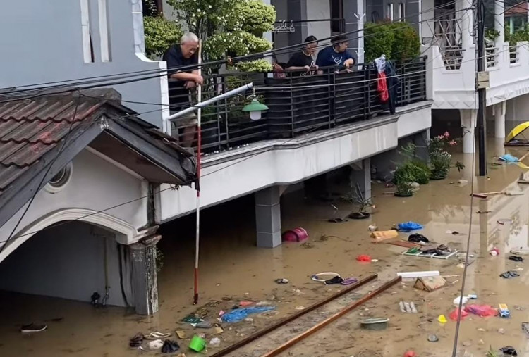 Banjir Rendam Kota Bekasi, Warga: Lebih Parah dari 5 Tahun Lalu