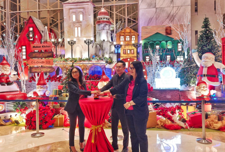 Christmast Tree Lighting Ceremony di DoubleTree Hotel, Diramaikan Paduan Suara Naposo HKBP