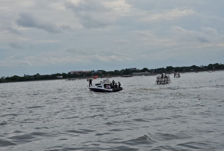 Tak Berizin, Proyek Pagar Laut Misterius di Pesisir Tangerang Disegel KKP! 