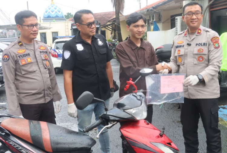 Gasak Motor Warga di Ciputat, 2 Pelaku Curanmor Akhirnya Dibekuk Polisi, Motor Curian Berhasil Dikembalikan