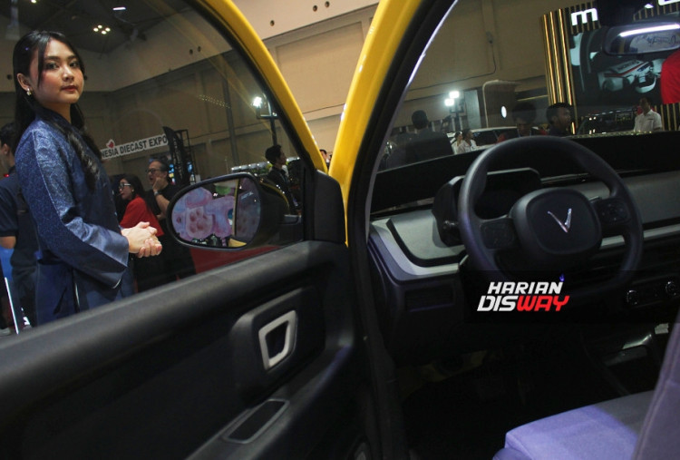 VinFast resmi memperkenalkan Minio Green di GJAW 2025, menandai debut internasional mobil listrik mungil dua pintu ini. Kehadirannya menjadi langkah strategis VinFast dalam menawarkan solusi mobilitas ramah lingkungan yang terjangkau bagi masyarakat Indonesia.