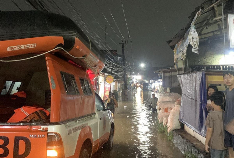 Tim SAR Gabungan Berhasil Temukan Korban Hilang Banjir Cisarua, Bogor, Sedang di Pinggir Sungai Saat Kejadian