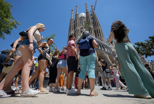 Barcelona Disesaki Turis, Warga Lokal Protes