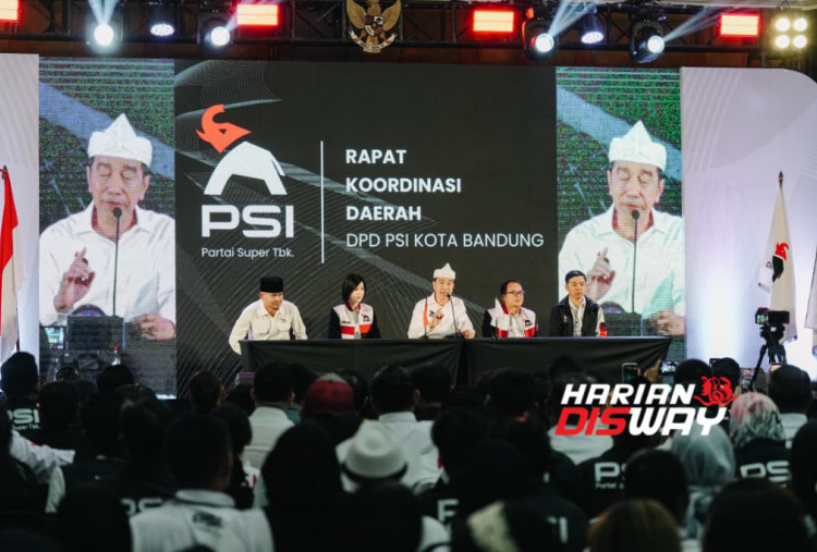 Pengumuman tersebut ditujukan kepada seluruh jajaran PSI, mulai dari Dewan Pimpinan Pusat (DPP), Dewan Pimpinan Wilayah (DPW), Dewan Pimpinan Daerah (DPD), Dewan Pimpinan Cabang (DPC), hingga DPRt. Kehadiran Jokowi dalam Rakorda tersebut sekaligus menegaskan statusnya sebagai kader PSI di hadapan pengurus partai dari berbagai tingkatan. (Foto: Dok. PSI)