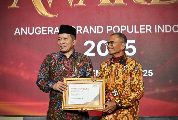 Program KDKMP Jadi Program Pemerintah Terpopuler, Menteri Ferry Raih Disway Awards 2025
