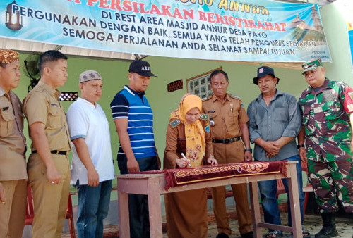 Desa Payo Lebarkan Halaman Masjid dan Tanam Pohon