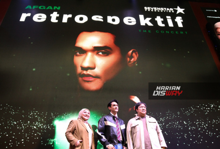 Afgan (tengah), Dolly Sartika (kiri), CEO & Founder Seven Star Production, serta Erwin Gutawa saat konferensi pers konser “Afgan Retrospektif: The Concert” di Jakarta. Pertunjukan akan memadukan unsur musik, visual, dan cerita dalam balutan aransemen simfoni megah. Konser turut melibatkan puluhan pemain orkestra serta paduan suara Paragita guna memberikan pengalaman musikal yang berbeda bagi penonton.