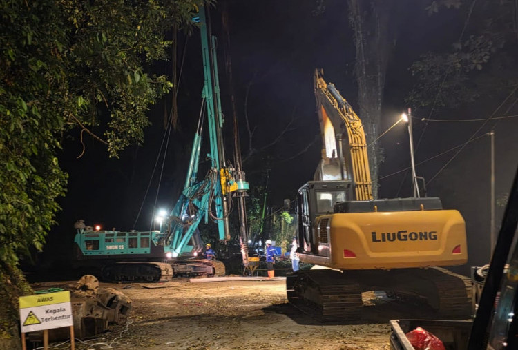 Perbaikan Jalan Gumitir Dikebut, Khofifah Pastikan Stok Bahan Bakar Aman