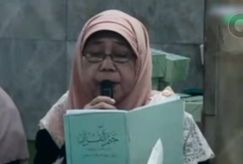 Viral Detik-detik Ustazah Meninggal saat Pimpin Baca Alquran di Masjid Tebet Jaksel
