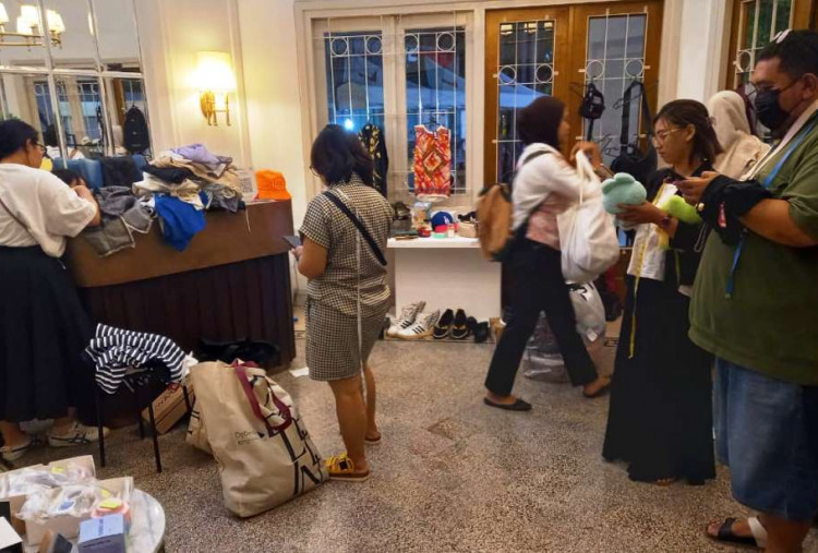 Mengintip Keseruan Thrift Market Vol. 5 di Kantor Harian Disway: Buru Cardigan dan Busana Anti-Mainstream