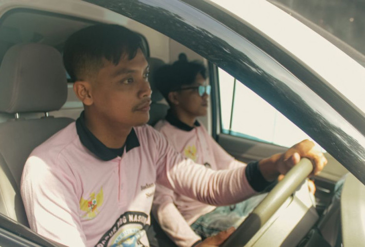 Senyuman Siswa Hilangkan Penat dan Lelah Driver MBG