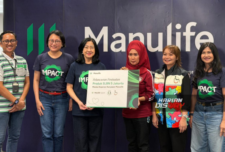 Presiden Direktur & CEO Lauren Sulistiawati (tengah) mengatakan, konsep longevity tidak hanya dimaknai sebagai hidup lebih lama, tetapi juga hidup lebih sehat, terhubung, dan bermakna. Melalui Impact Week, Manulife Indonesia mendorong relawan untuk terlibat langsung dalam membangun kesejahteraan masyarakat sekaligus memperkuat koneksi sosial dan ketahanan komunitas.