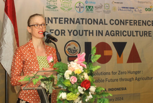 Nele Herrmann Valente, NextGen Agricultural Leaders Lead, Bayer Crop Science dalam kegiatan International Conference of Youth in Agriculture (ICYA) 2024 yang berlangsung di Yogyakarta pada 22-25 Februari 2024. Bayer, perusahaan life science global di bidang kesehatan dan pertanian berkomitmen mendukung peningkatan pelibatan generasi muda dalam bidang pertanian. Dukungan ini dilakukan melalui kolaborasi dengan menjadikan generasi muda sebagai mitra yang sejajar untuk mencapai ketahanan pangan. Bayer menyediakan inovasi, teknologi, dan akses pertanian yang dapat membantu meningkatkan produktivitas dan efisiensi, seperti penggunaan benih jagung bioteknologi, produk perlindungan tanaman terkini, dan penggunaan digital farming seperti teknologi drone pertanian. 
