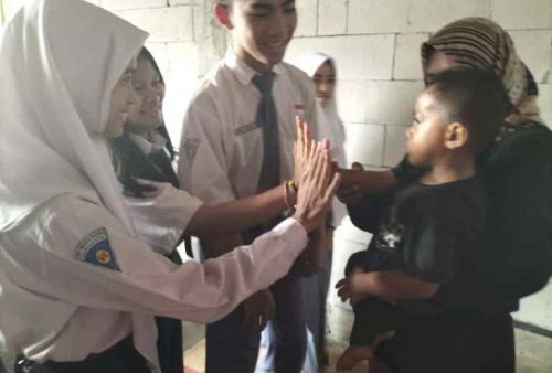 Siswa SMP-SMA-SMK Wijaya Putra Galang Bantuan Peduli Stunting