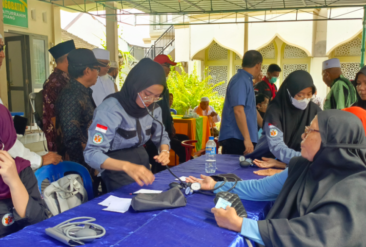 Di Lombok Timur, Ada Masjid yang Sediakan Klinik Gratis dengan Nakes dari Universitas Mataram