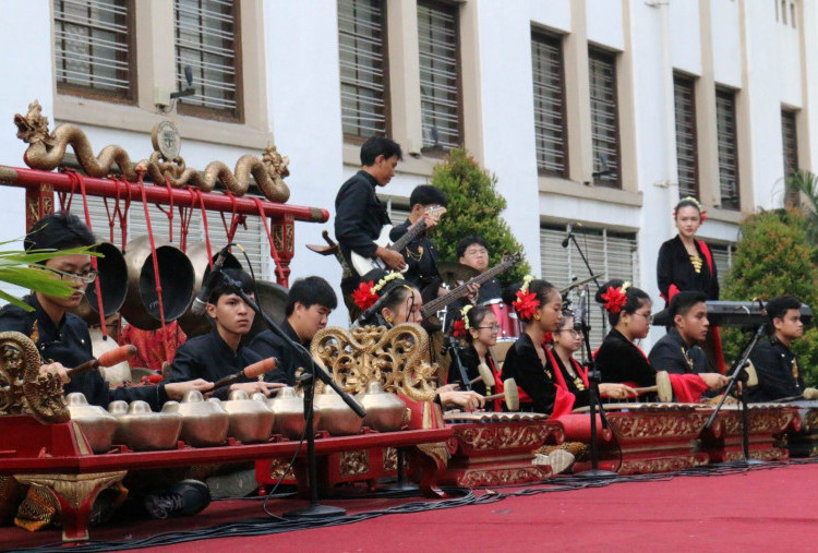 Pentas Budaya SMA Katolik Santa Maria Kembali Lagi, Ramaikan Car Free Day di Jalan Raya Darmo