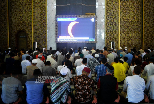 Shalat Gerhana Matahari di Surabaya