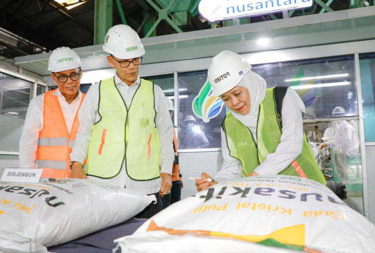 Tinjau PG Ngadirejo Kediri, Khofifah Optimistis Jatim Percepat Swasembada Gula Nasional
