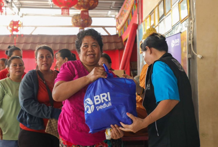 Peringati Hari Raya Waisak, BRI Berikan 1.000 Paket Sembako di Tangerang