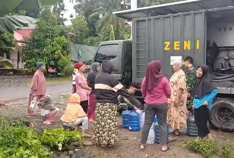 TNI Kerahkan Mesin Pemurni Air untuk Warga Agam, Sumbar 