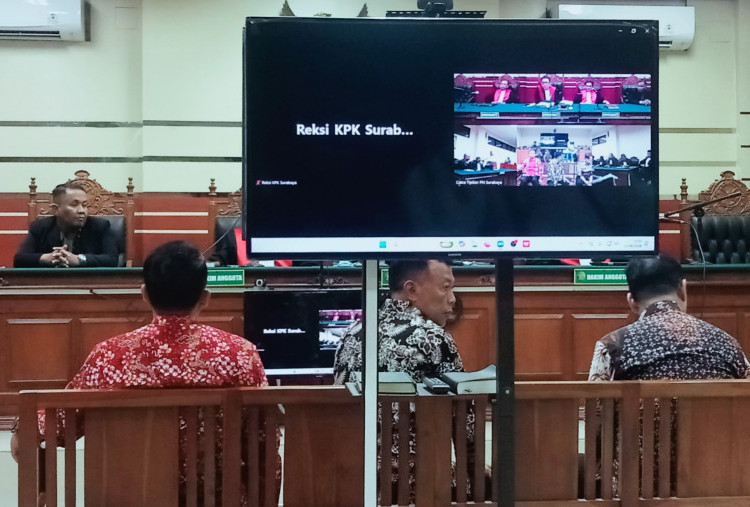 Simpatisan Sugiri Sancoko Membeludak, Tangis Pecah Usai Putusan Dibacakan