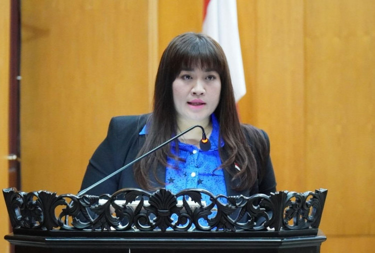 Herlina Usul APBD Surabaya 'Gaji' Tukang Sampah Kampung Rp200 Ribu