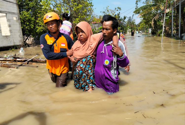 Update Banjir Demak: Pengungsi Melonjak Jadi 2.839 Jiwa, Ketinggian Air Capai 1,5 Meter