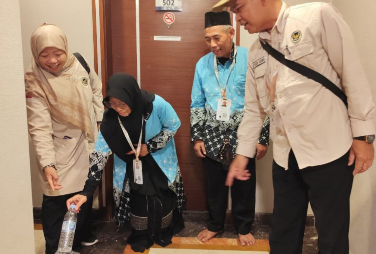 Jaga Kebersihan, Petugas dan Jemaah Haji Indonesia Bangun Budaya Tertib di Madinah