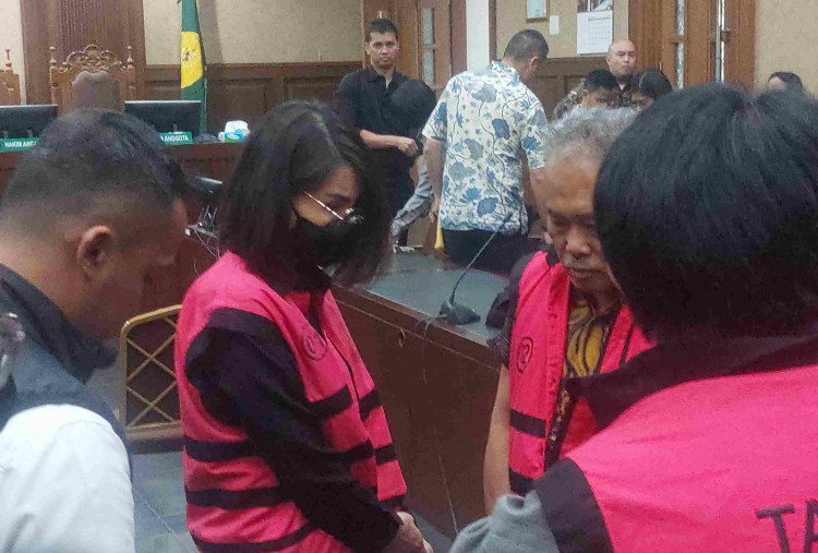 Ibunda Pingsan Dua Kali saat Helena Lim  Divonis 5 Tahun Penjara Plus Denda Rp750 Juta: Mana Anakku?