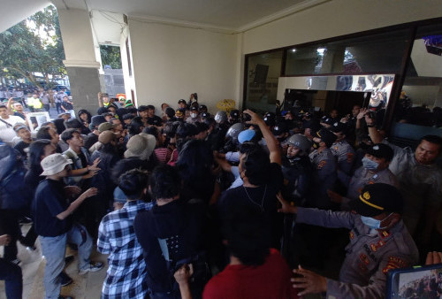 Aksi RUU KUHP di Gedung DPRD Kota Tasik Kisruh, 5 Mahasiswa dan 2 Polisi Terluka