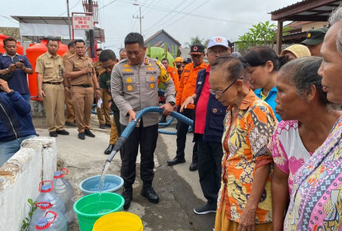 Polres Blitar Kota Kembali Pasok Air Bersih Untuk Warga 