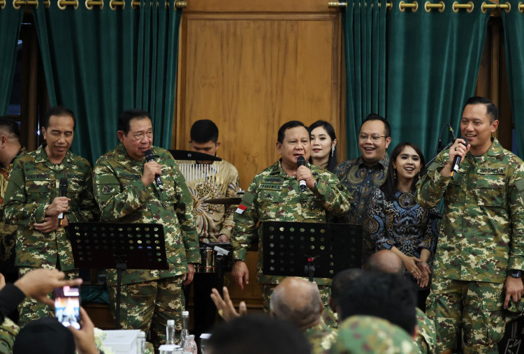 Malam Terakhir Retret Magelang, Prabowo, Jokowi, dan SBY Nyanyi Bareng Dengan Seragam Komcad