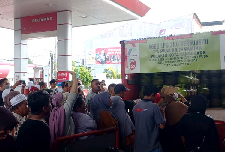 Komentar Menohok Ekonom Langkanya LPG 3 Kg: Perbaiki Sistem Pengawasan dan Distribusi, Bukan Menambah Beban Rakyat Kecil!